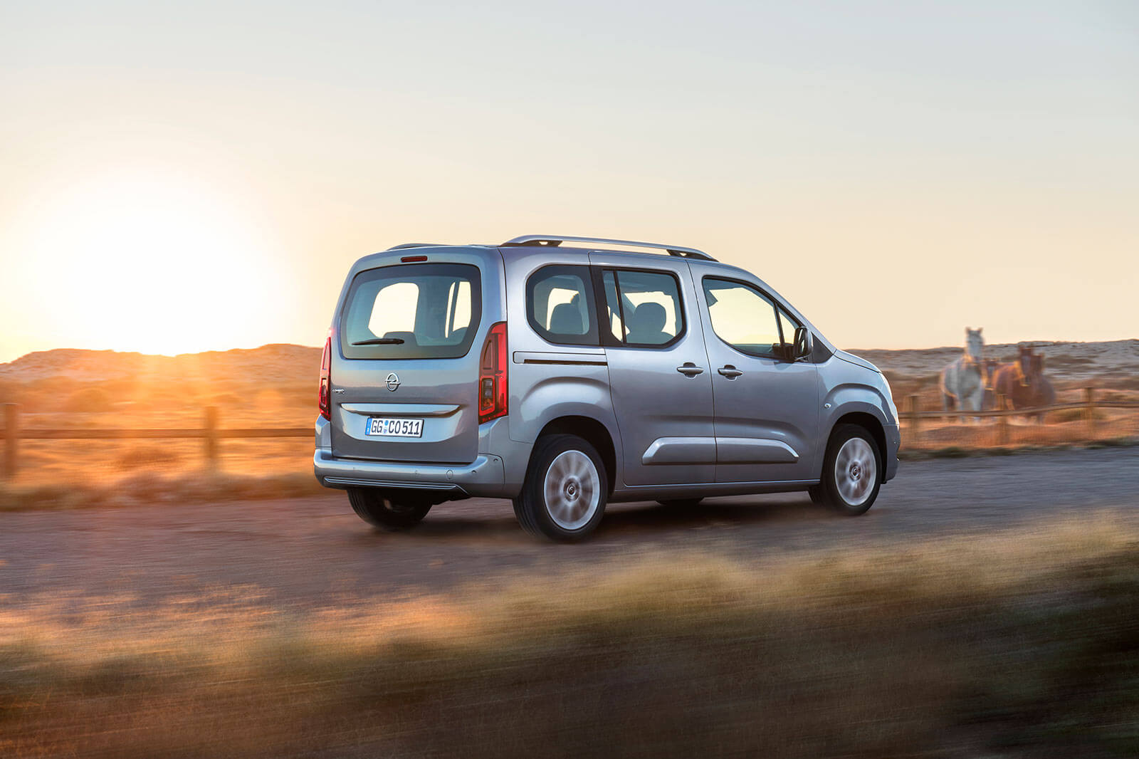 opel combo 2018 trasera