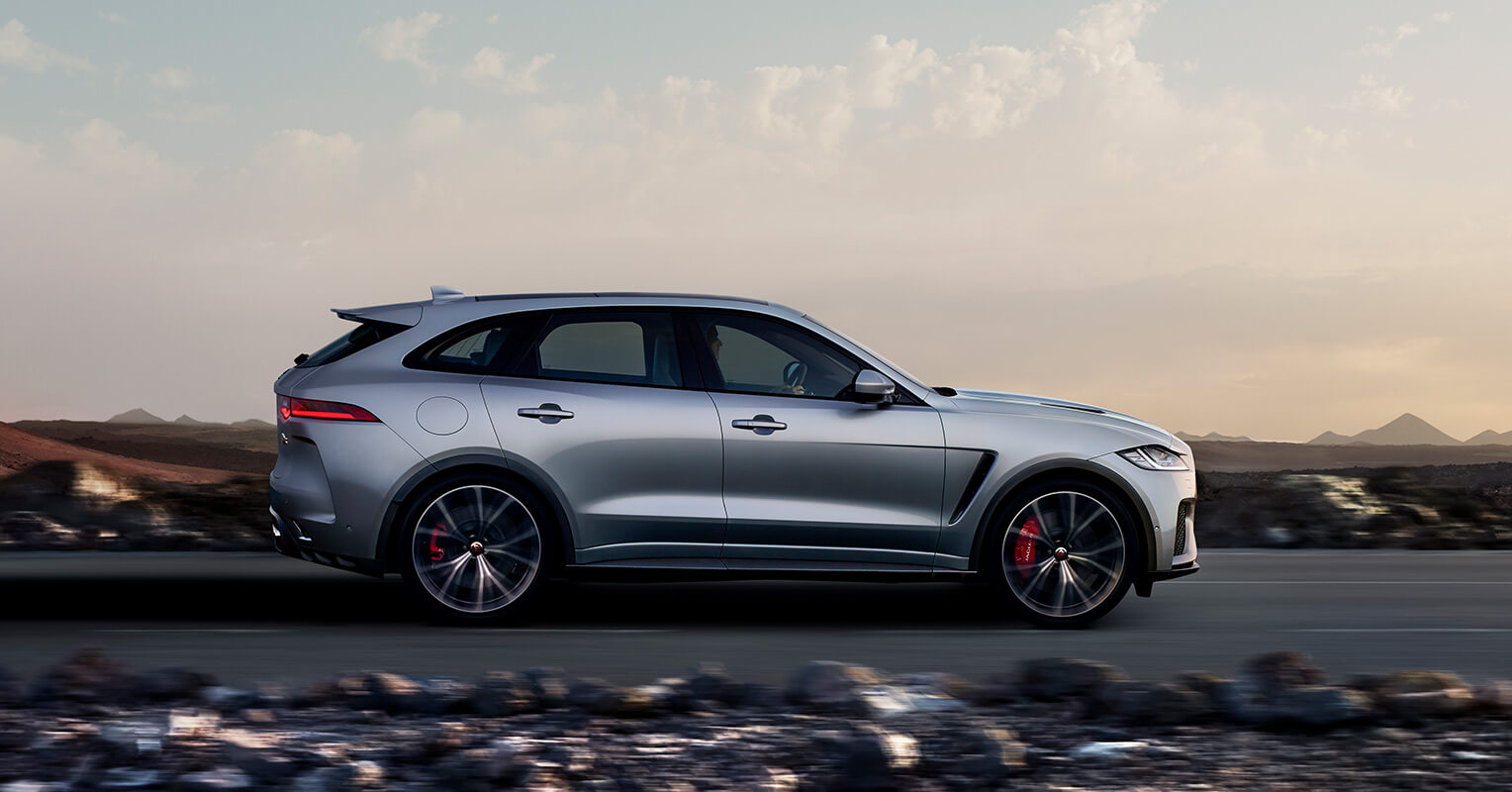 Jaguar F-Pace SVR lateral