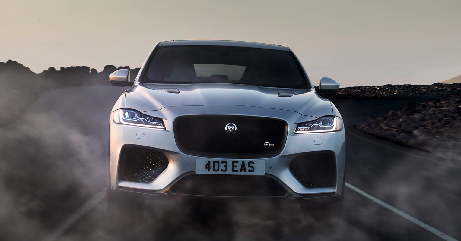 Jaguar F-Pace SVR morro