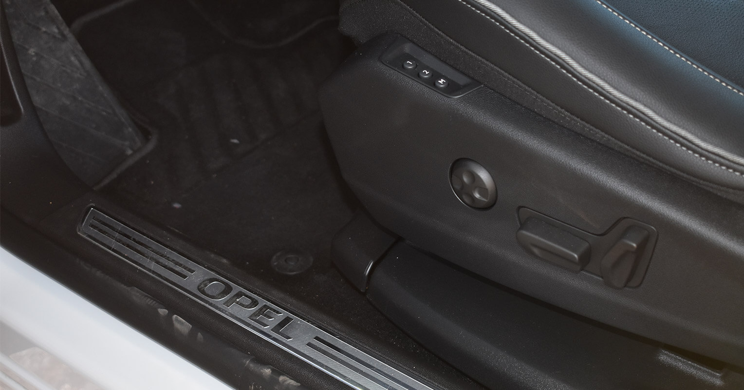Regulación eléctrica de los asientos del Opel Grandland X