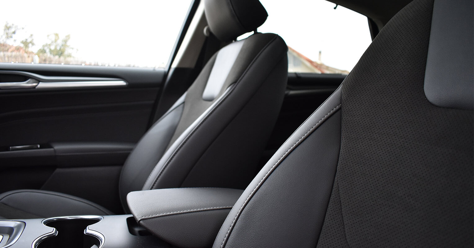 Asientos delanteros del Ford Mondeo híbrido