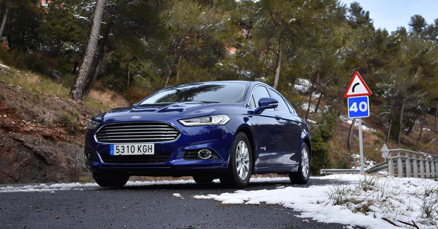 Frontal del Ford Mondeo híbrido