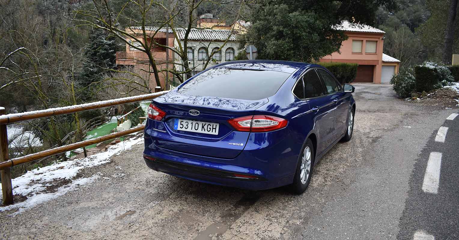 Trasera del Ford Mondeo híbrido