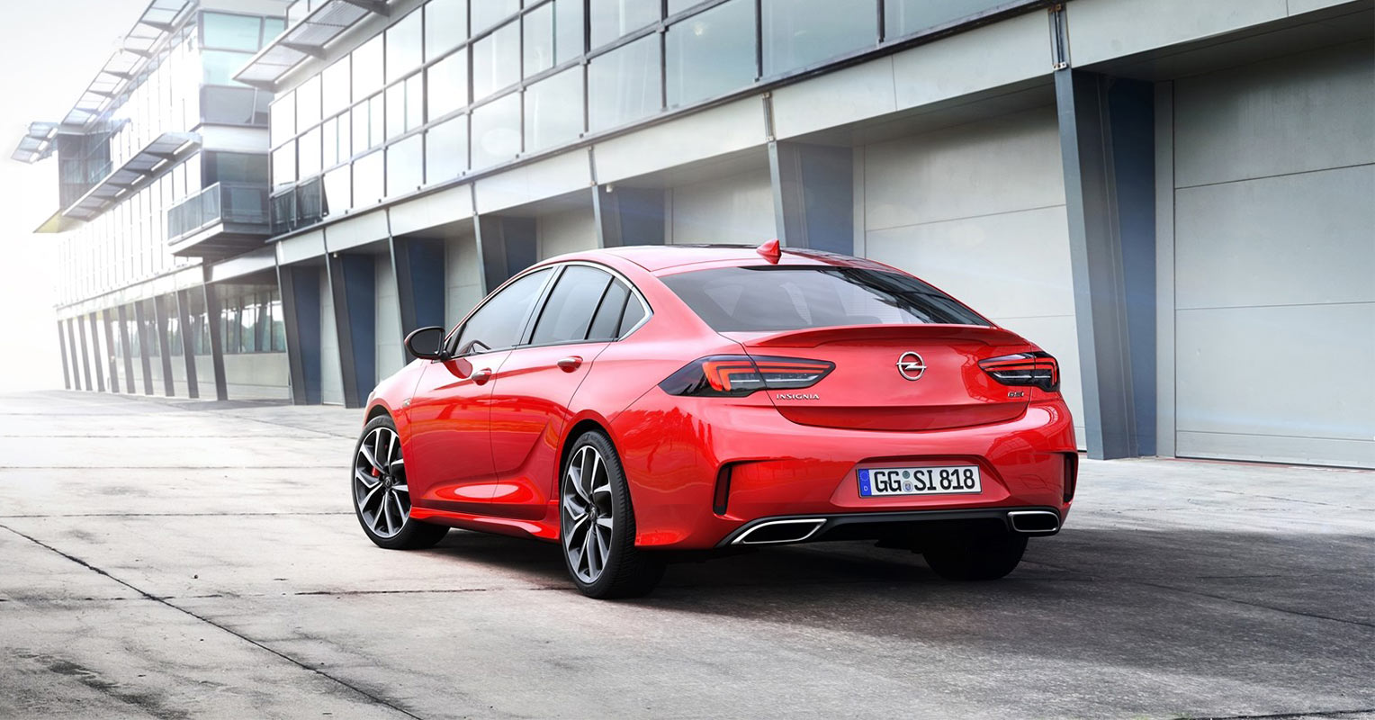 Trasera del Opel Insignia Grand Sport GSi 2018