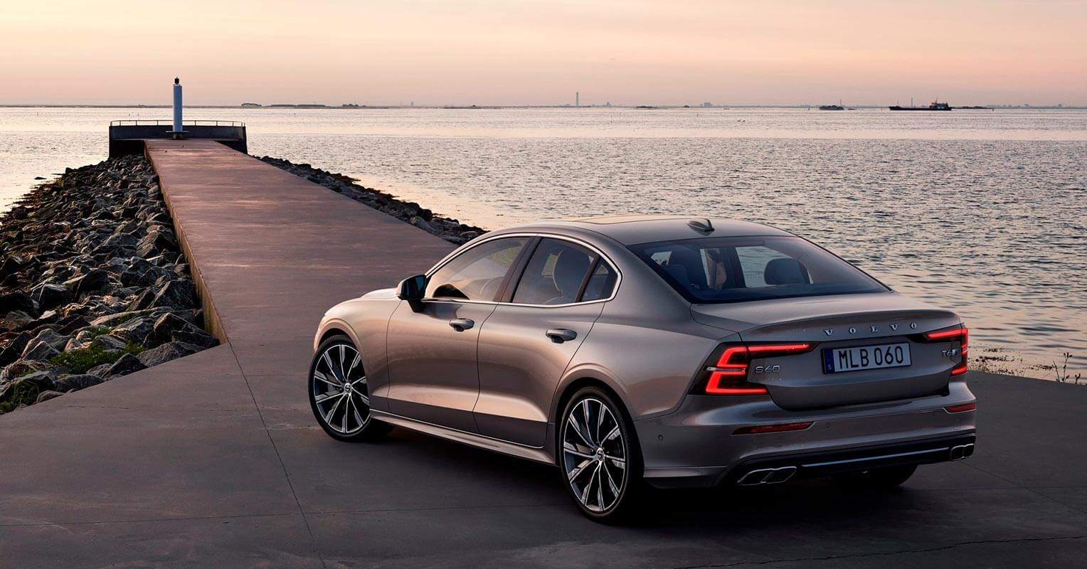 Volvo S60 2019 trasera