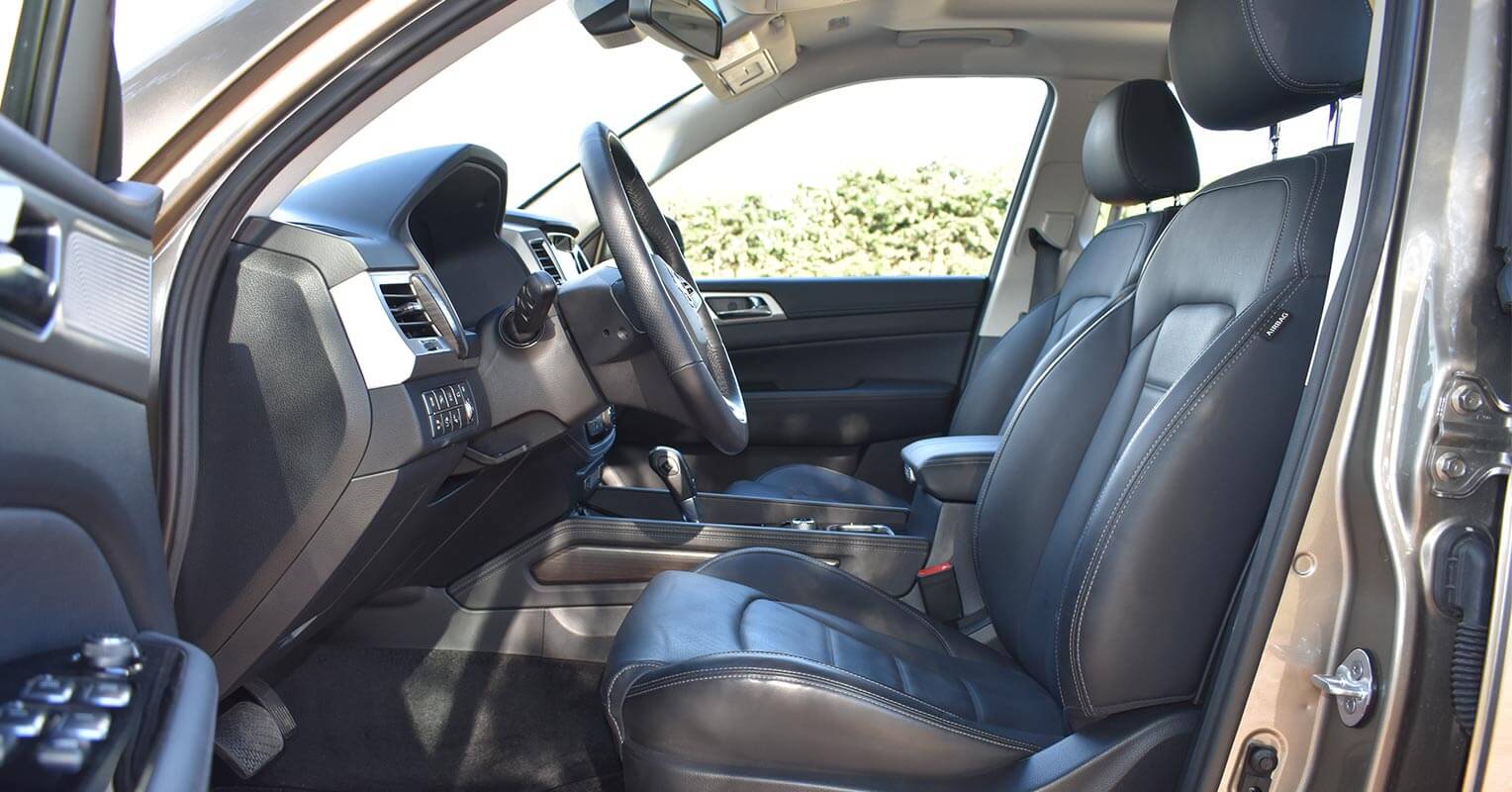 Asientos delanteros del SsangYong Rexton 2018
