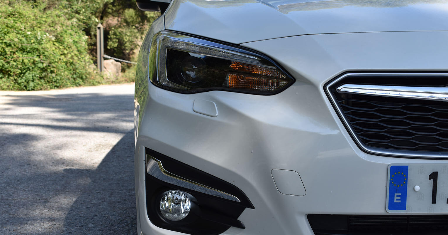 Faro delantero del Subaru Impreza 2018