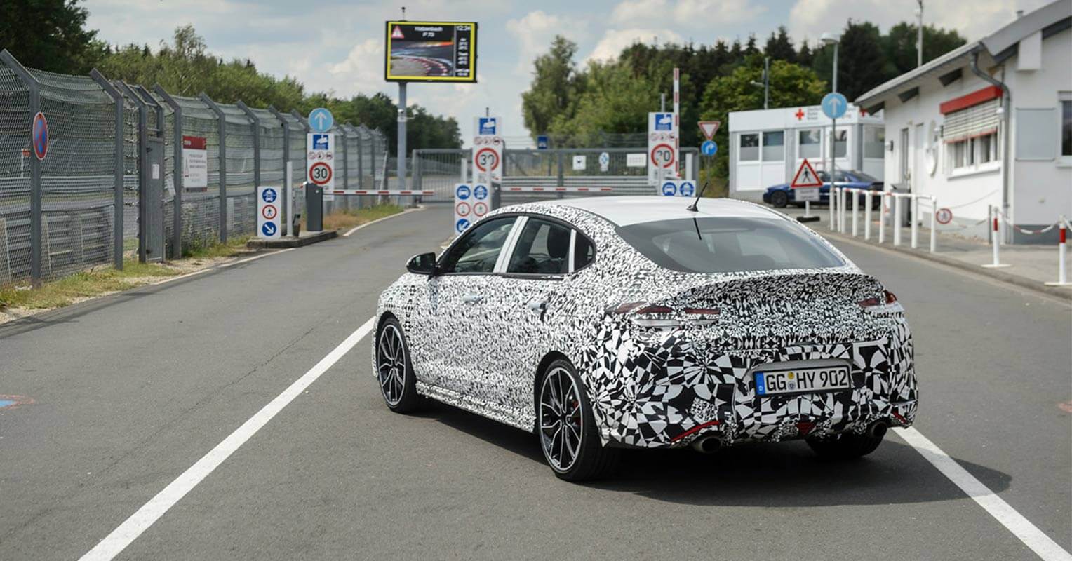Trasera del Hyundai i30 N Fastback camuflado